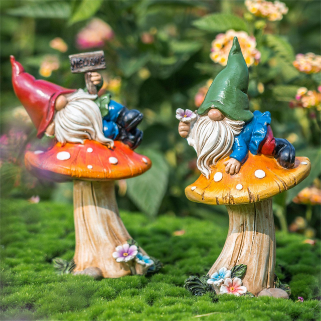 Teresa's Collections 6.7''H Garden Gnomes Mushroom Garden Decor, Lawn Ornaments, Set of 2 Outdoor Gnomes Garden Statues, Funny Resin Garden Statues for Patio Yard Home Decor, 3.1 in x 3.1 in x 6.7 in